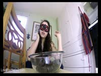  Scat Porn - Big tits slut with mask poop food tutorial